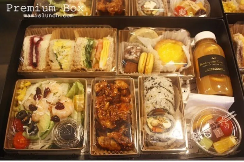 샌드3종+샐러드+크림치즈롤+닭강정+디저트박스+보틀쥬스+미니과일컵